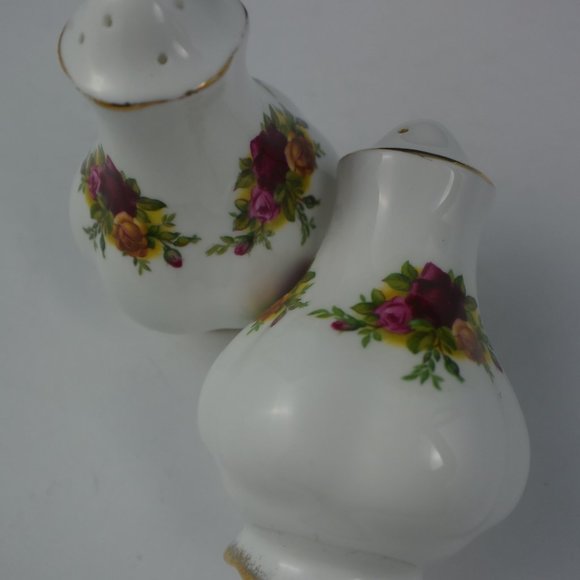 Royal Albert Old Country Roses Salt & Pepper Set - Picture 8 of 9